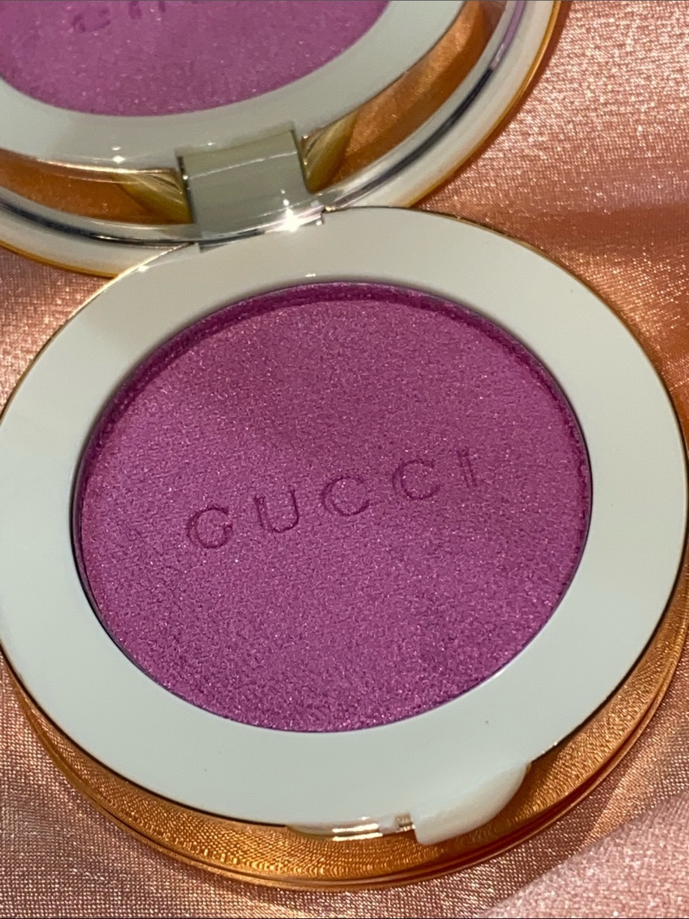Gucci limited Ed super Glow Blush A— Luminous Fuchsia -Bright Pink Coral New